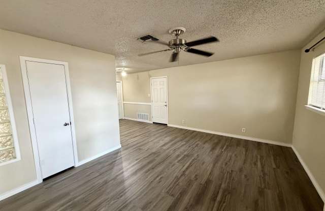 3021 LAVELL AVENUE Gallery 2