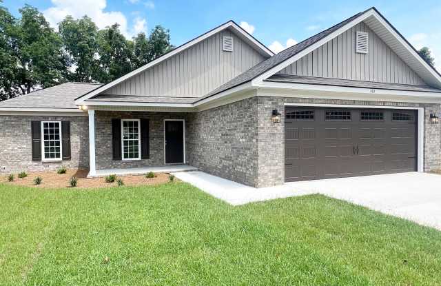 203 Silverthorn Dr Gallery 1