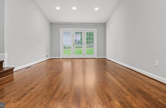 11419 LUND Place Gallery 2