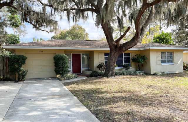 1711 Laurie Lane - 1711 Laurie Lane, Belleair, FL 33756