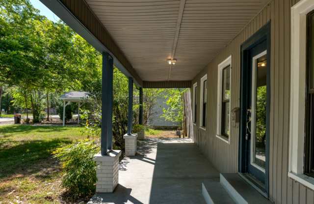 Beautiful 3 bedroom, 1 bathroom gem in Terrell AVAILABLE NOW! Gallery 4