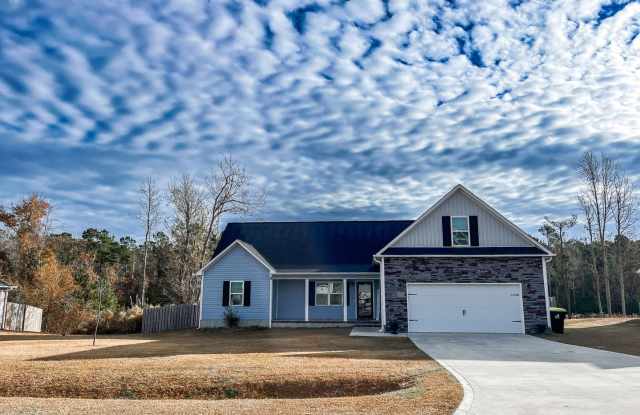 Gorgeous 3 Bed + Bonus in Hubert!!!! - 326 White Dove Drive, Onslow County, NC 28539 Gorgeous 3 Bed + Bonus in Hubert!!!! - 326 White Dove Drive, Onslow County, NC 28539