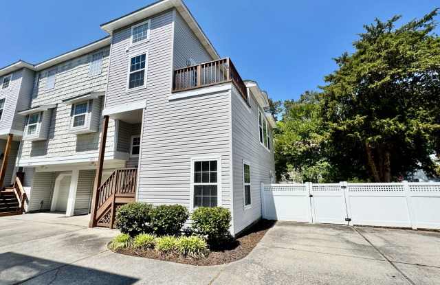A Chesapeake Bay Townhome w/Garage, Available NOW! 2 Downstairs Bedrooms - Pet Friendly - 2 Balconies! photos photos