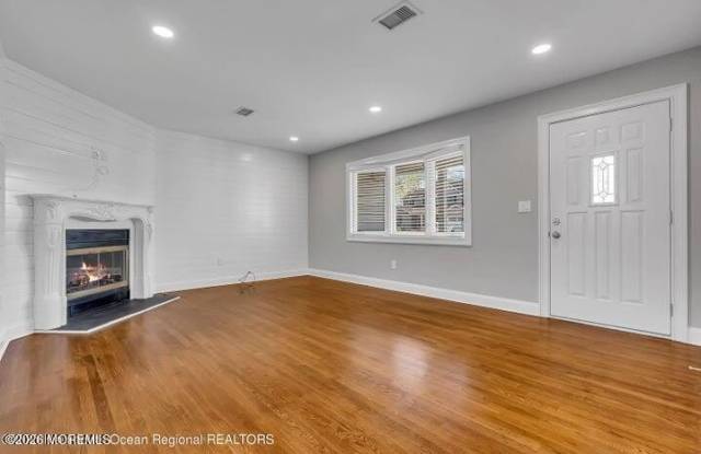 19 Bradley Avenue Gallery 2