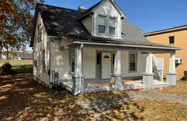 Maryville 37804 - 3 bedroom, 1 bath duplex - Contact Tim Tipton 865-806-7255 photos photos