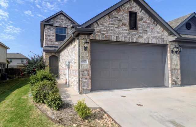 4925-4927 Sanger Circle Drive Gallery 1