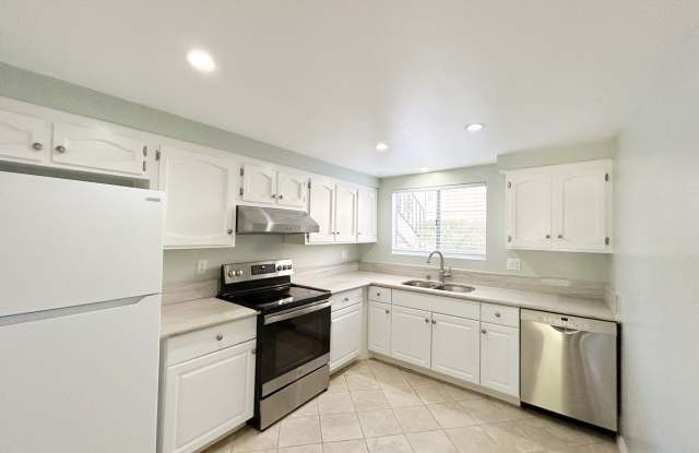 Welcome to this charming 2-bedroom, 2-bathroom downstairs end unit in Alta Mira in Carlsbad!! photos photos