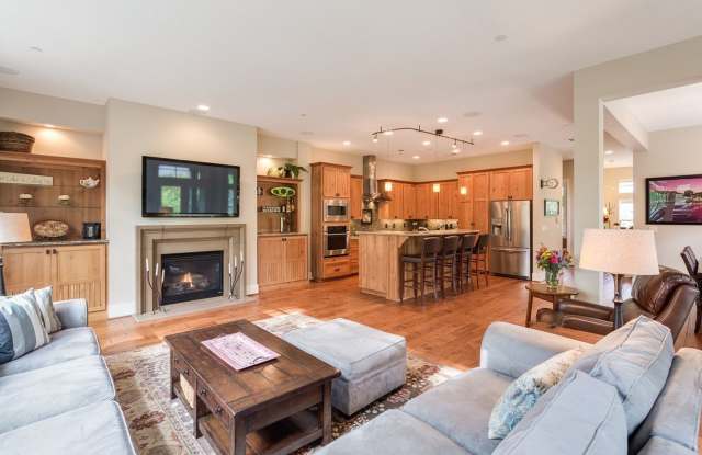 Chef's Kitchen, AC, Entertainer's Paradise, Community Pool! $1000 off first month rent! photos photos