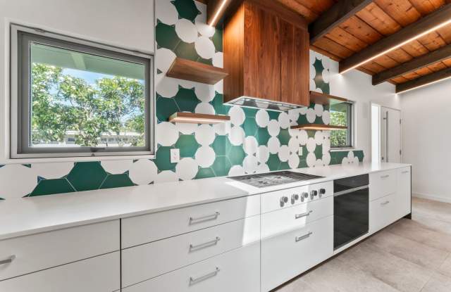 Beautiful Single-Level Home in Kailua's Desirable Beachside Neighborhood Gallery 4