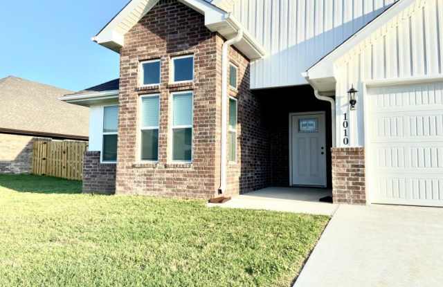 1010 Pink Lady Place photos photos