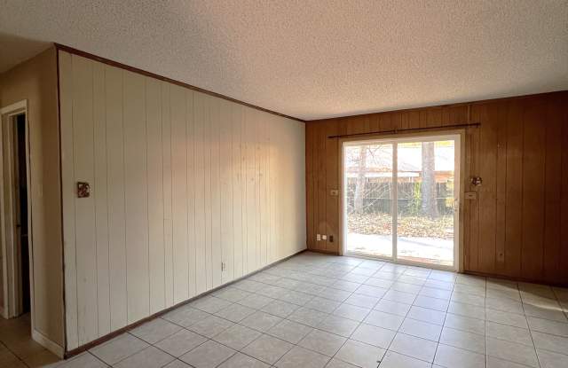 1048 Anderson Dr Gallery 2