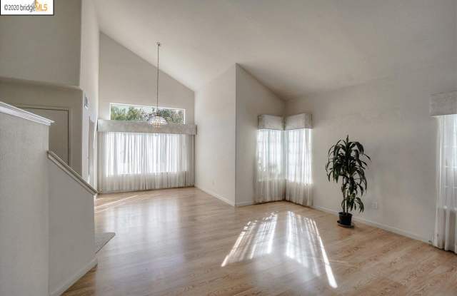 4973 Ridgeview Drive Gallery 4