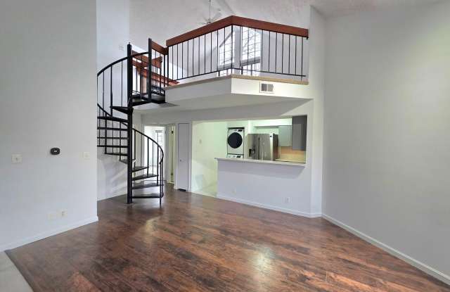 6017-F CURTIER Drive unit: F - 6017 Curtier Drive, Franconia, VA 22310