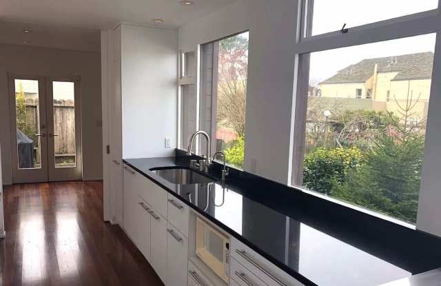 Tranquil & Spacious 2 BR/Den/ 1 BA Condo in the Central Richmond District photos photos Tranquil & Spacious 2 BR/Den/ 1 BA Condo in the Central Richmond District photos photos
