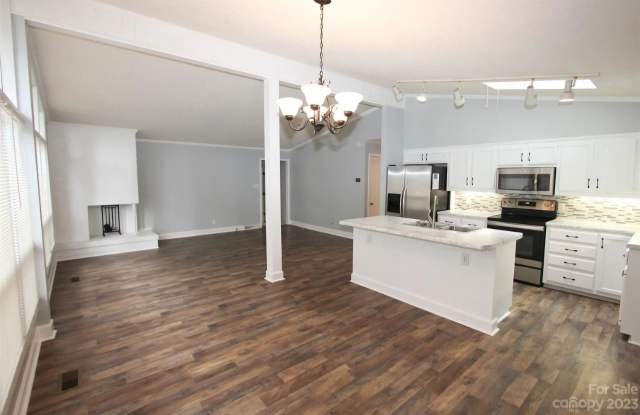 1400 Center Street Gallery 2