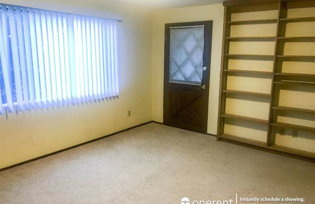 5216 21st Avenue NE Unit 4 Gallery 4