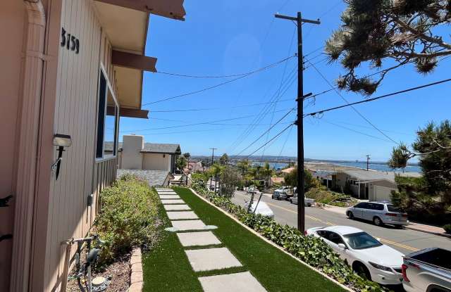 4 Bedroom 2.5 Bathroom Home, Newly renovated Modern finishes Bay and ocean water views Open layout Gallery 3