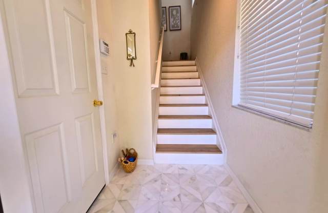 Gated 2BR/ 2BA Townhome Near UTC Gallery 4