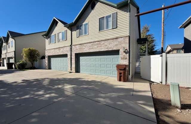 OCTOBER IS FREE!! 3-Bedroom Townhome with 2-Car Garage, Fenced Yard & In-Unit Laundry! Gallery 1