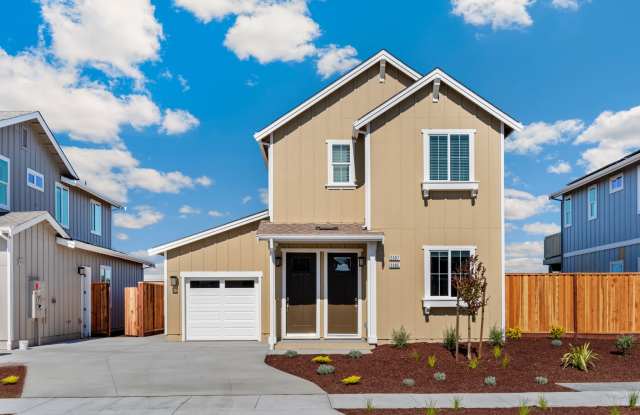Lower 2 bed 1 bath townhome with garage and back yard photos photos