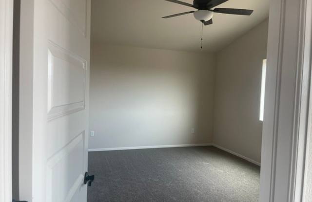 ALL PROSPECTIVE TENANTS MUST SUBMIT A $58 NON-REFUNDABLE APPLICATION FEE PER APPLICANT ONLINE AND BE PRE-QUALIFIED PRIOR TO ANY SHOWINGS Gallery 4