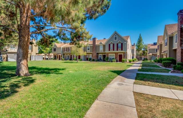 CHARMING 2 BEDROOM TOWNHOME IN WELL MAINTAINED COMMUNITY - 3410 West Julie Drive, Phoenix, AZ 85027