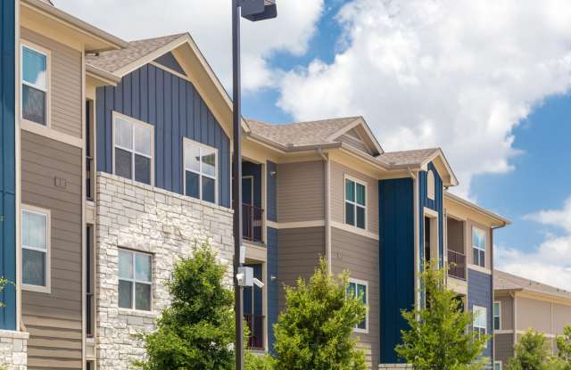 The Pointe at Ben White - Affordable Housing Gallery 4