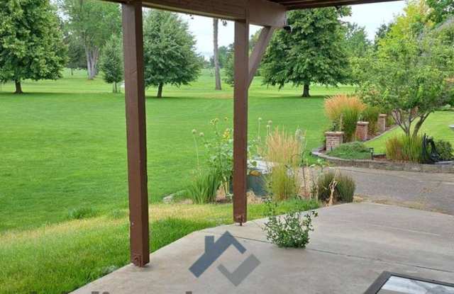 763 1/2 Village Way - Golf Course View Gallery 1
