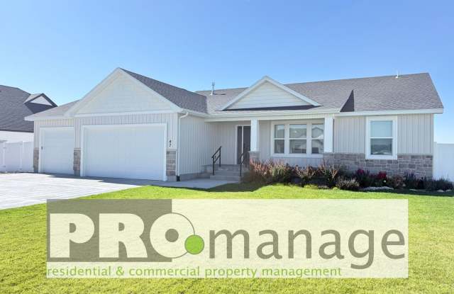 Spacious 6-Bedroom Home on a Quiet Country Lot in Rigby Gallery 1