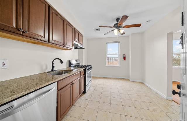 402 Jericho Turnpike unit: 4 photos photos
