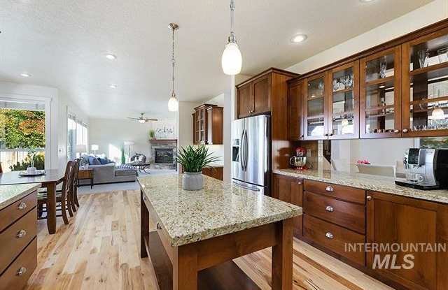 2517 East Mariposa Drive Gallery 2