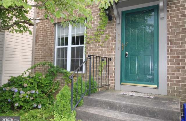 Welcome to this move-in-ready townhouse in the Brandermill community. photos photos