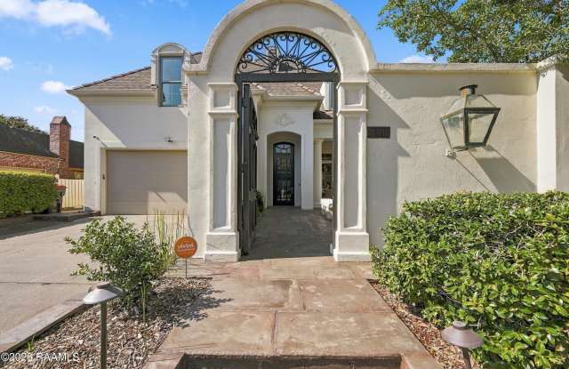 301 Oakleaf Drive Gallery 2