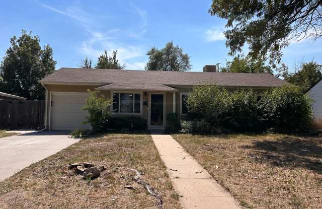$0 DEPOSIT OPTION, U-HILLS, 4 BED, LARGE ADDITION, UPDATED, A/C, GARAGE, PRIMARY BED  BATH, HARDWOOD FLOORS, LARGE YARD! - 4906 East Bates Avenue, Denver, CO 80222