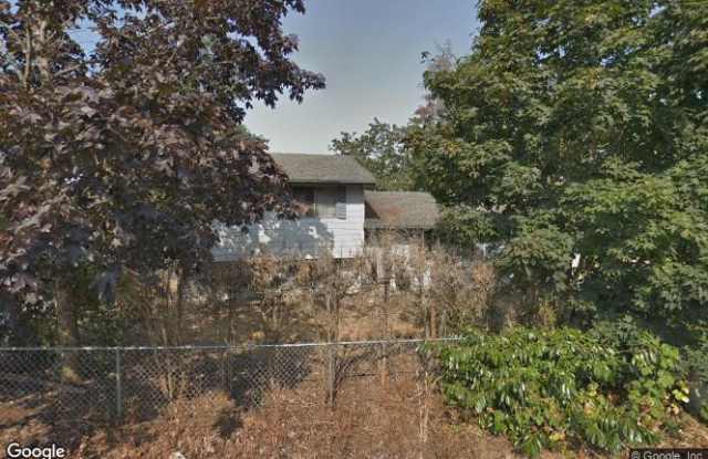 Spacious 3 bedroom, 1.5 bath Split Level Home!!!! - 13418 Park Avenue South, Parkland, WA 98444