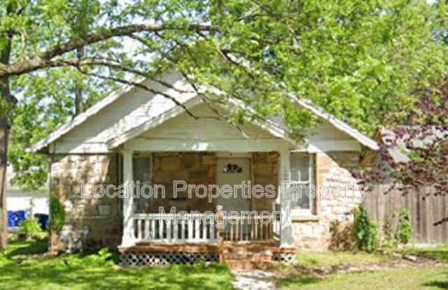 1004 Rhode Island Street - 1004 Rhode Island Street, Lawrence, KS 66044