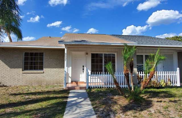 Charming 2 Bedroom Duplex with Tiled Flooring and Patio Space - 8037 Parrot Drive, Orange County, FL 32825