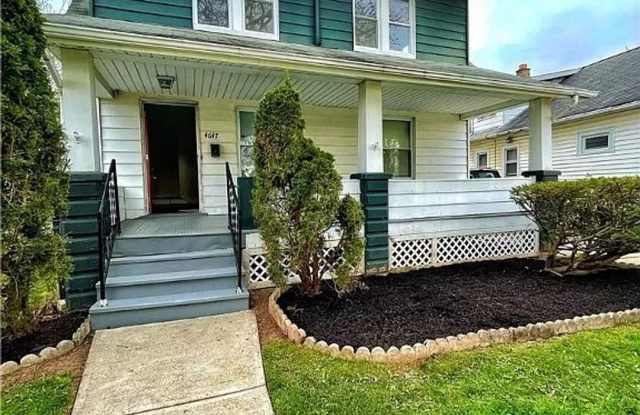 "Charming 3-Bedroom Oasis: Your Perfect Blend of Comfort and Convenience" photos photos