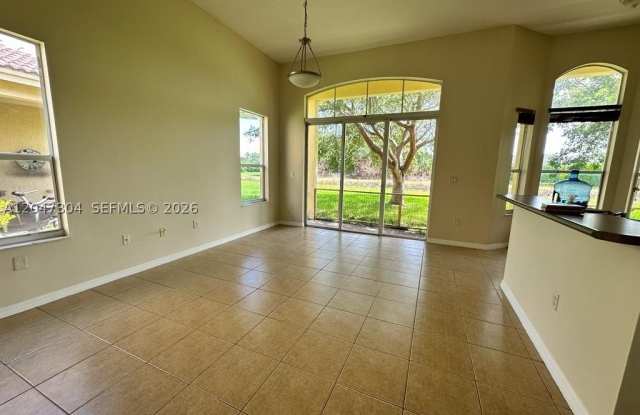 1926 NE 3rd Ct Gallery 2