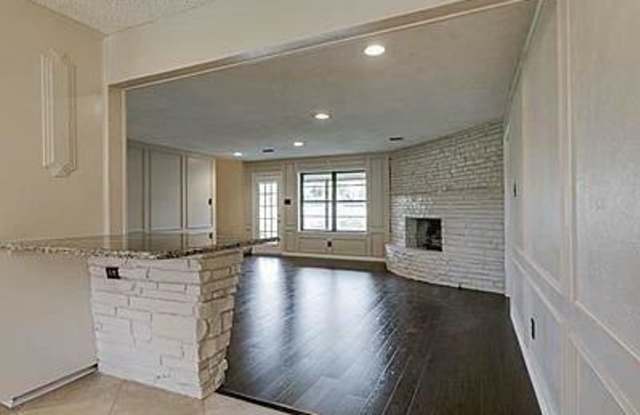 1305 Oakhurst Drive Gallery 2