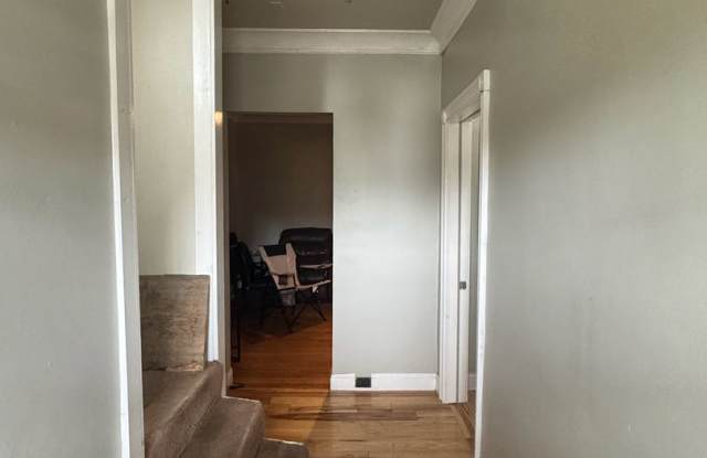 Renovated 6 bed/2 bath on Probasco St. Mins. from UC for Only $800/pp ($4,800/mo) w/Ample Parking Gallery 4