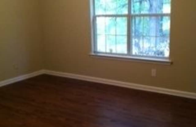 725 Old Stone Court Gallery 4