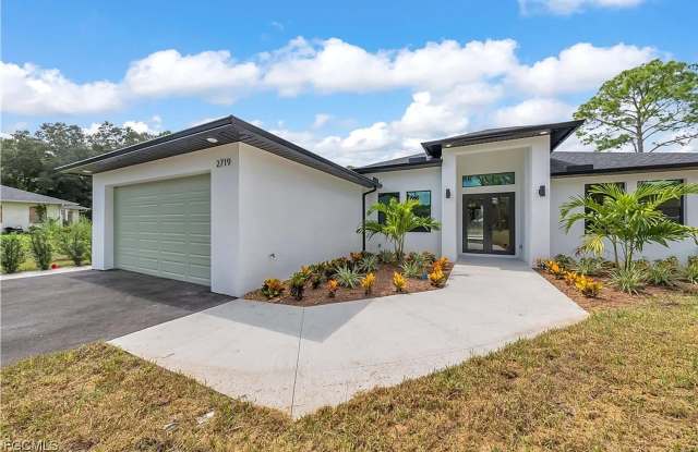 Stunning Home in Naples with Private Pool and Large Backyard! 3bed|3bath Gallery 4