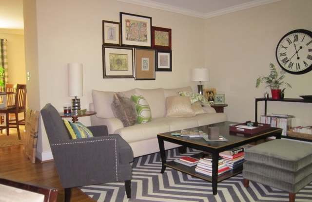 2627 Selwyn Ave photos photos
