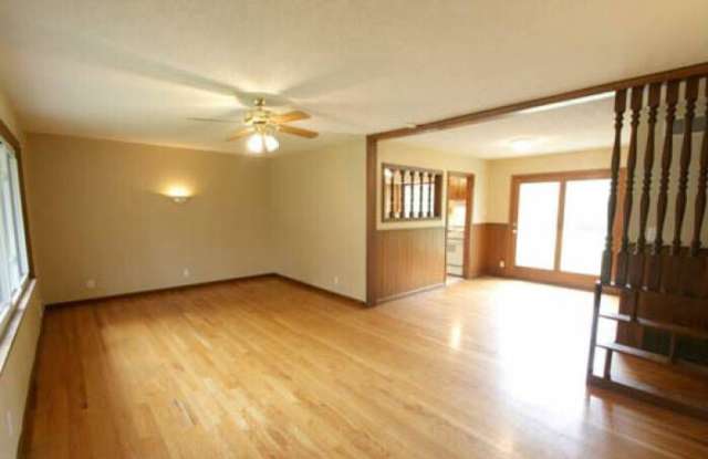 10212 East 68 Terrace Gallery 4