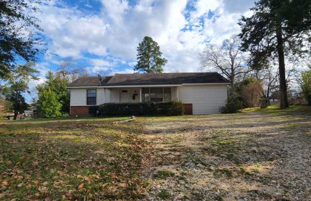 1827 South Fredonia - 1827 South Fredonia Street, Nacogdoches, TX 75964