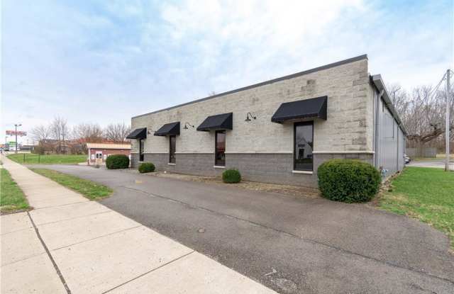 1229 S Main Street - 1229 South Main Street, Bellefontaine, OH 43311