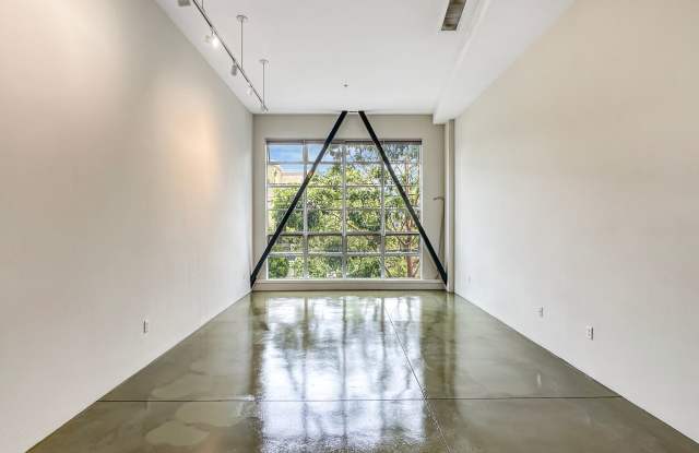 Authentic Loft Living in an Emeryville Landmark photos photos