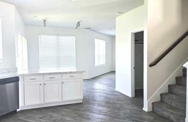 1004 Waverly Drive Gallery 2