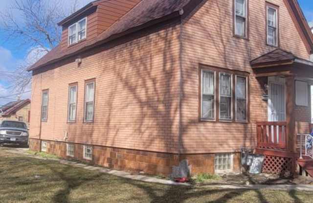4 bed 1.5 bath House - Rare find Gallery 3